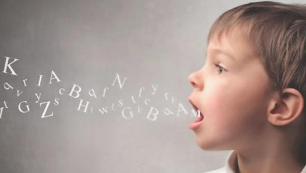 لکنت زبان در بچه ها: علل و راهکارهای درمانی