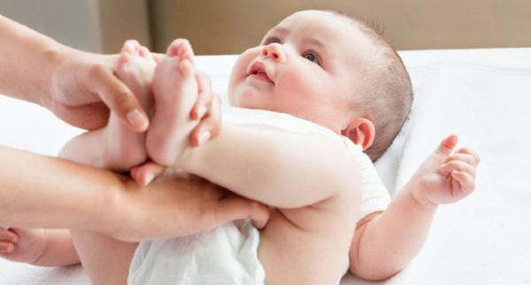 برترین زمان تعویض پوشک نوزاد دختر و پسر هر چند ساعت است؟