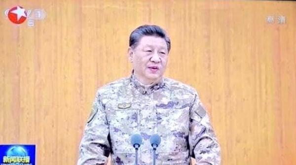 رئیس جمهوری چین در لباس نظامی به آمریکا درباره تایوان هشدار داد